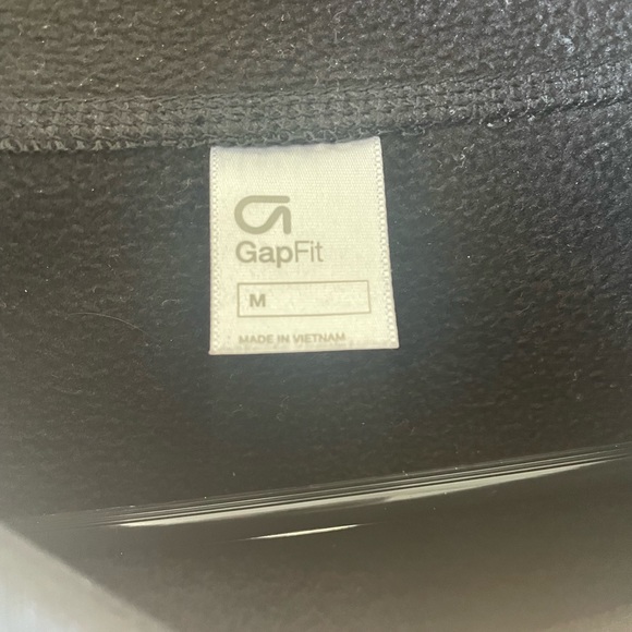 Gap fit woman’s hooded black sweater, size medium - Picture 6 of 6